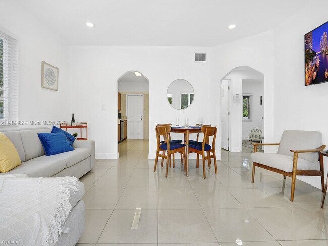 Foto del edificio - 2 br, 1 bath House - 2055 NE 140th St