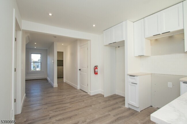 Foto del edificio - 84 E Clifton Ave