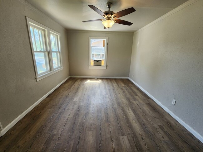 Building Photo - 1005 W St Louis St