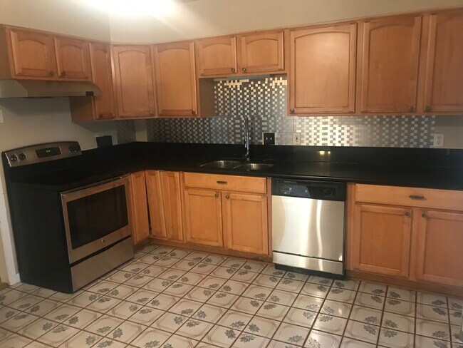 Kitchen - 3910 Arajo Ct