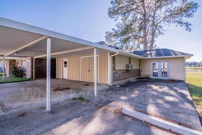 Building Photo - 295 Broadmoor Dr