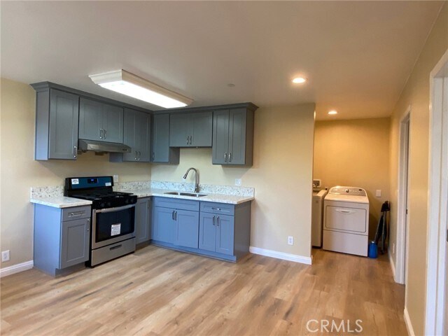 Foto del edificio - 6971 N Ferncroft Ave