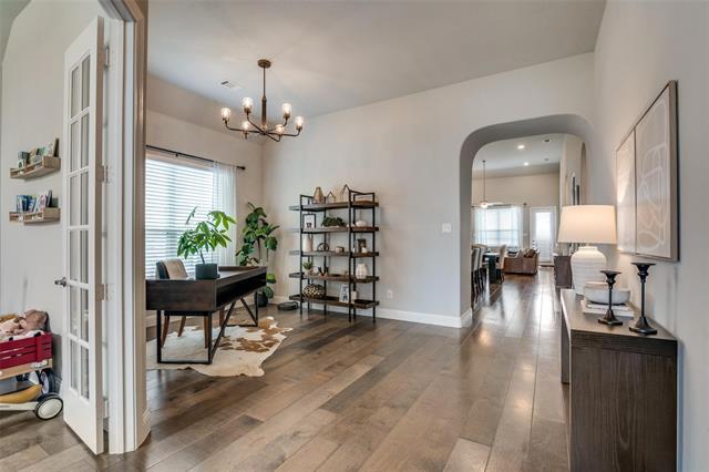 Foto del edificio - 613 Race Dr