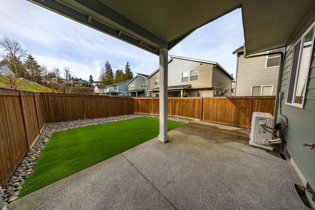 Building Photo - 2333 S Brookside Pl