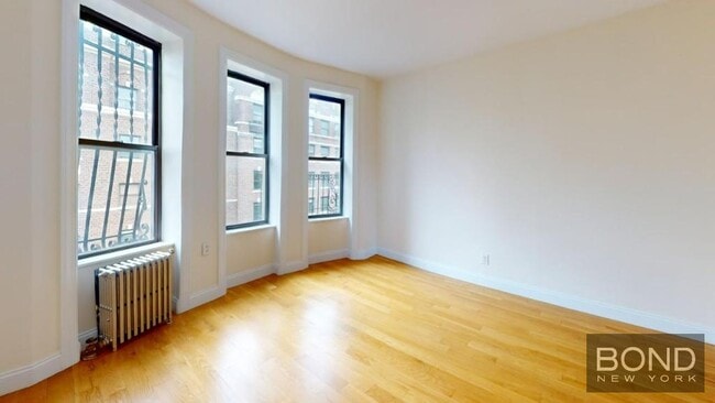 Foto del edificio - 229-231 East 12th Street