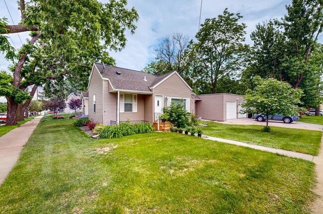 Foto del edificio - 620 2nd Ave NW