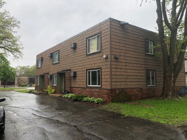 Building Photo - 404 Femrite Dr