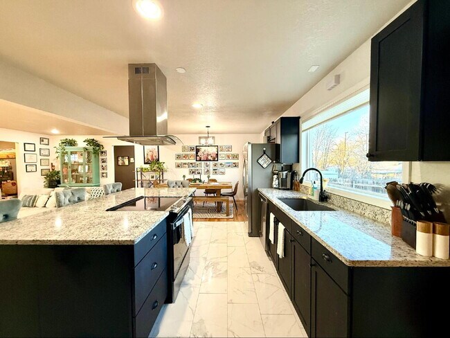 Building Photo - Gorgeously Updated Pueblo Home