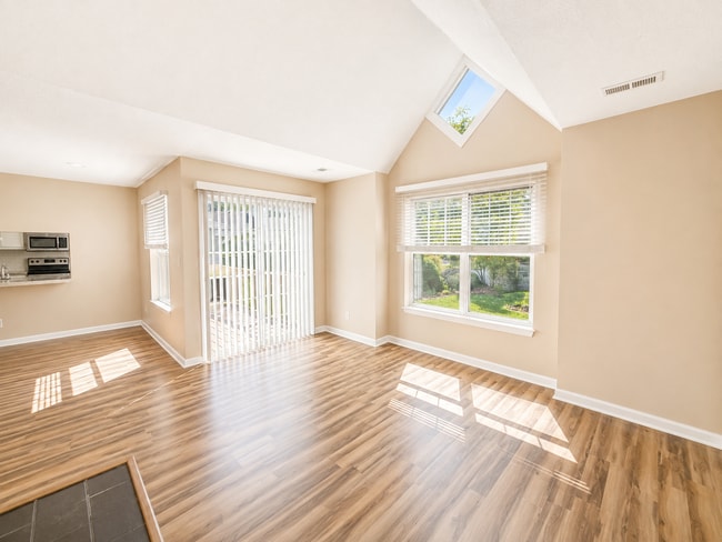 Building Photo - 5020 Thoroughbred Ln