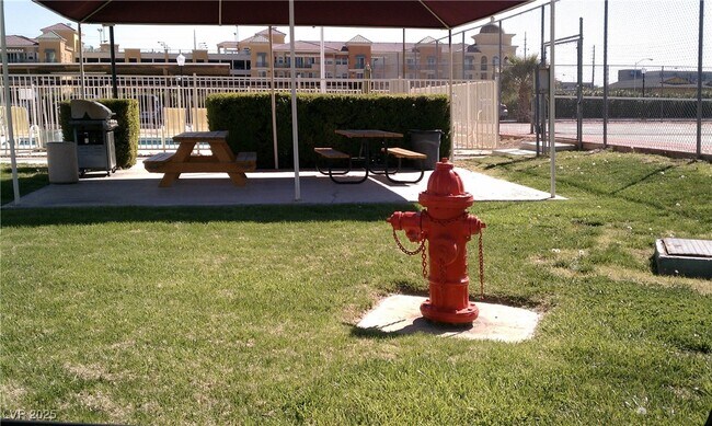 Foto del edificio - 3930 University Center Dr