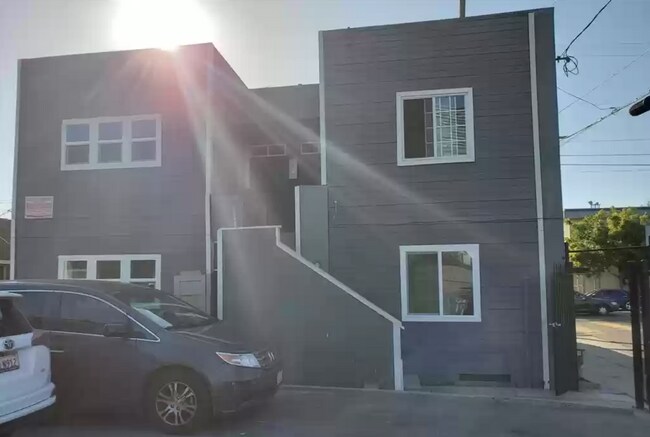 Building Photo - 1062 Valencia St