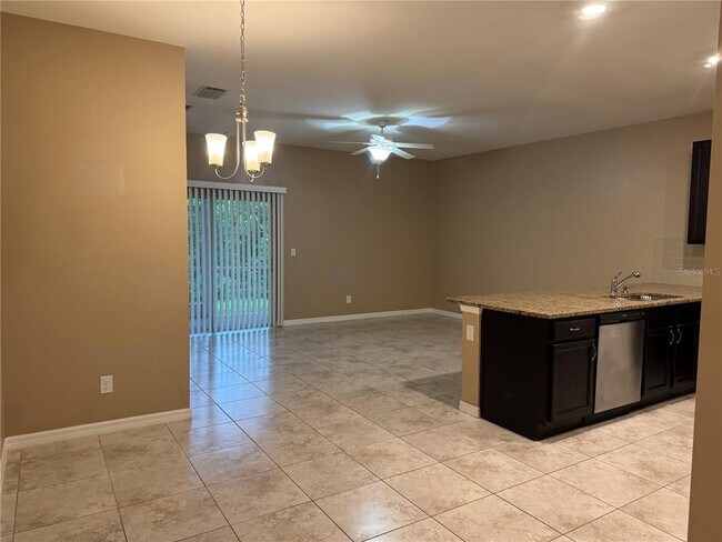 Foto del edificio - 26077 Sandhill Blvd