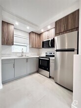 Building Photo - 1301 N 12th Ct