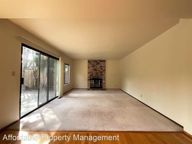 Building Photo - 4 br, 3 bath House - 44125 Glendora Drive