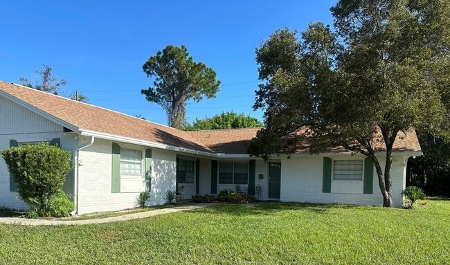Building Photo - 142 Lullwater St