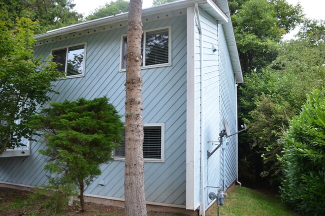Building Photo - 3700 Beazer