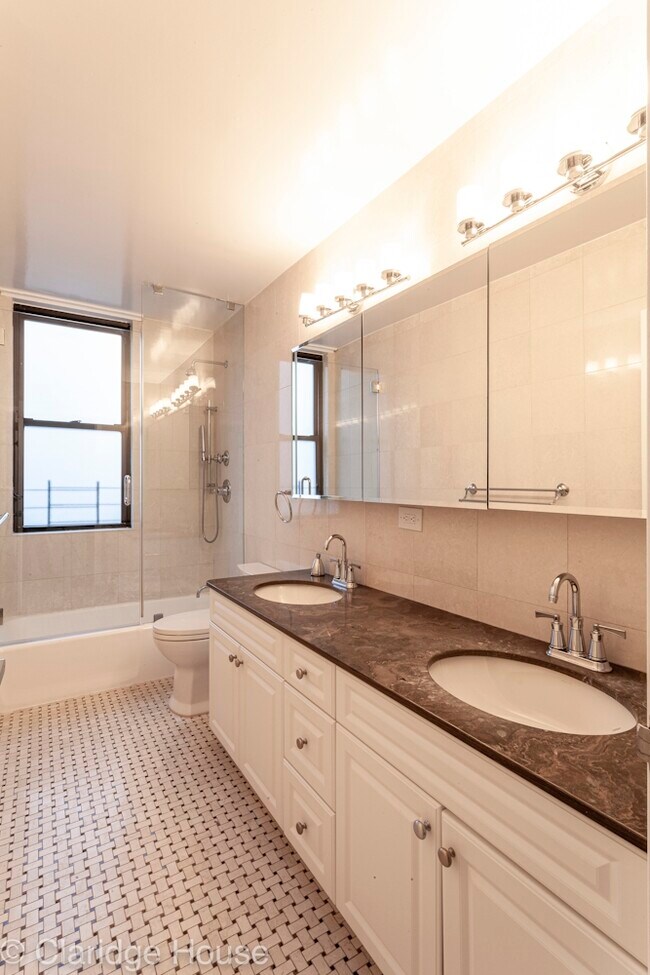Foto del edificio - 214 E 87th St
