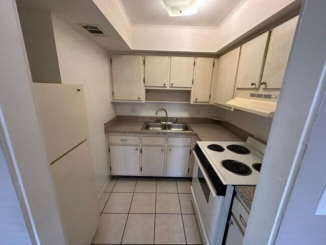 Foto del edificio - GREEN TEE VILLAGE 1 BED FOR RENT - FAST APPROVAL!