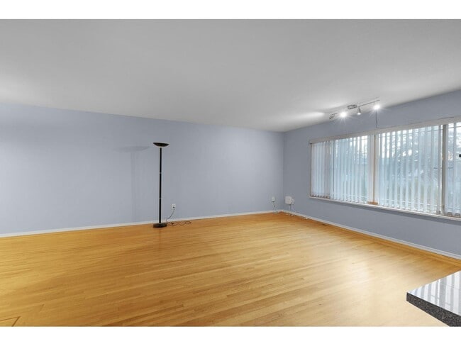 Building Photo - 13786 Grosvenor Rd