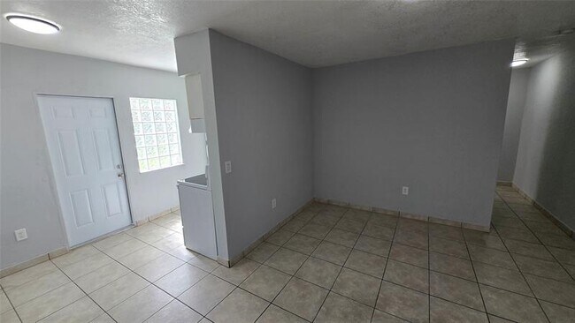Foto del edificio - 16951 NE 18th Ave