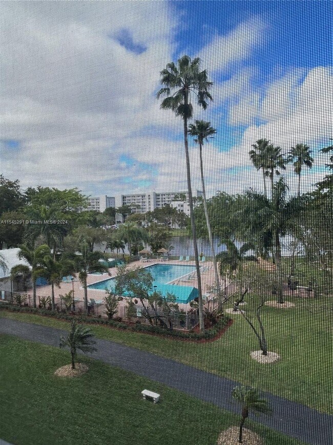 Foto del edificio - 2205 S Cypress Bend Dr