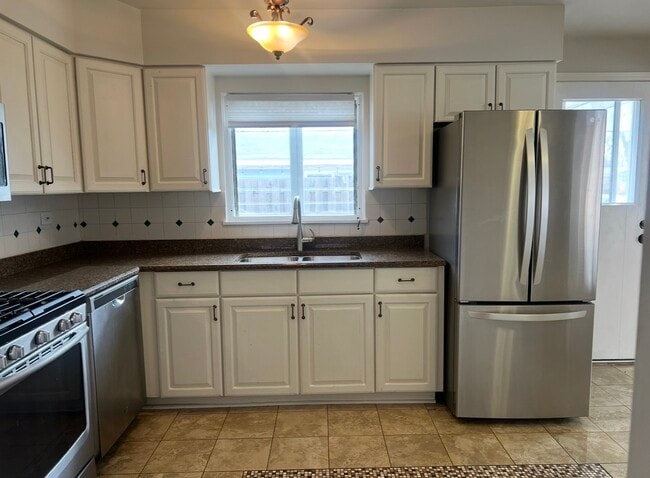 Building Photo - 2616 Fontana Dr