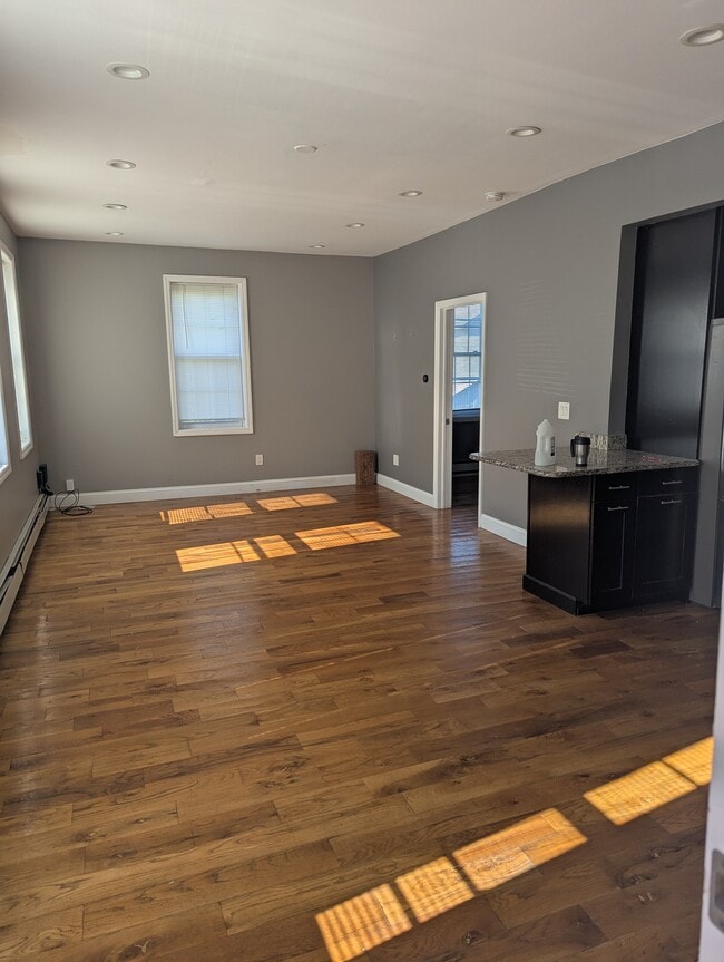 Foto del edificio - 300 Cedar St