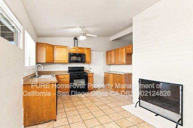 Building Photo - 1066 Cuyamaca Ave