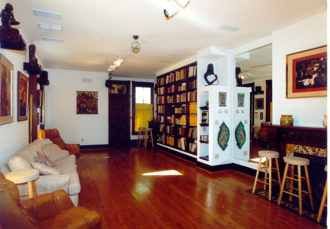 Building Photo - 2959 Deckebach Ave