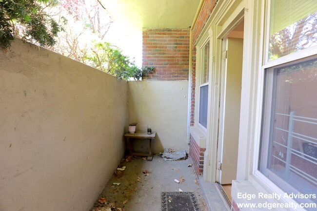 Foto del edificio - 130 Brainerd Rd