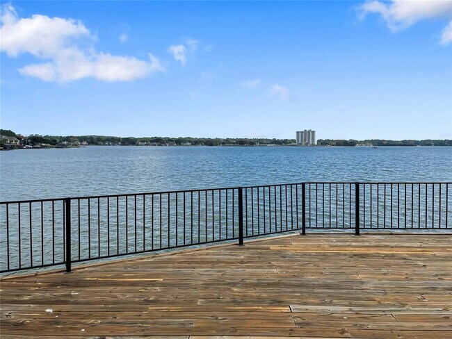 Foto del edificio - 1176 Lake View Dr