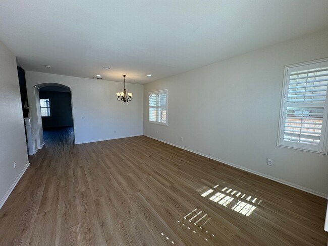 Building Photo - 4 Bedroom + Utility Room / 3.5 Bath Home F...