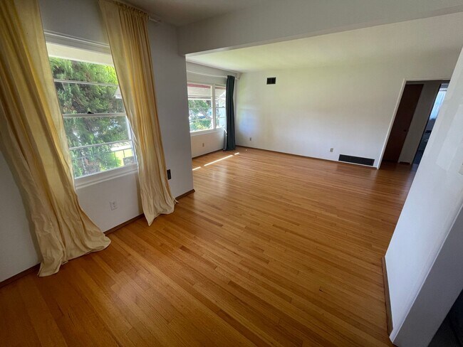 Foto del edificio - Normal Heights 3 Bedroom 2 Bath Home