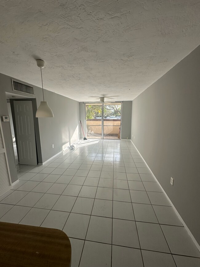 Foto del edificio - 7300 NW 17th St