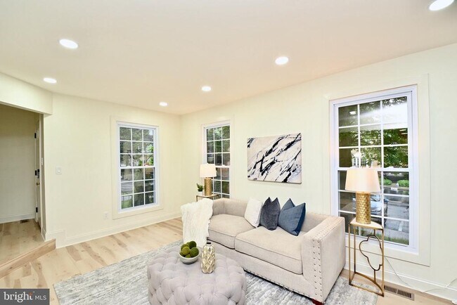 Foto del edificio - 4702 Forestdale Dr