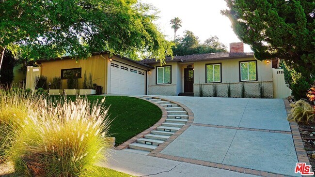 Building Photo - 9752 Creemore Dr