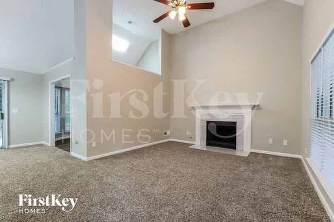 Foto del edificio - 5835 Shadewater Dr