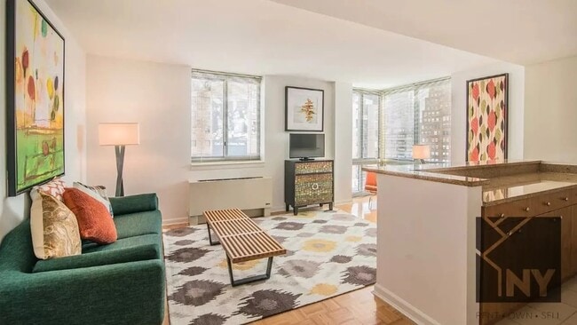 Building Photo - 475 9th Ave