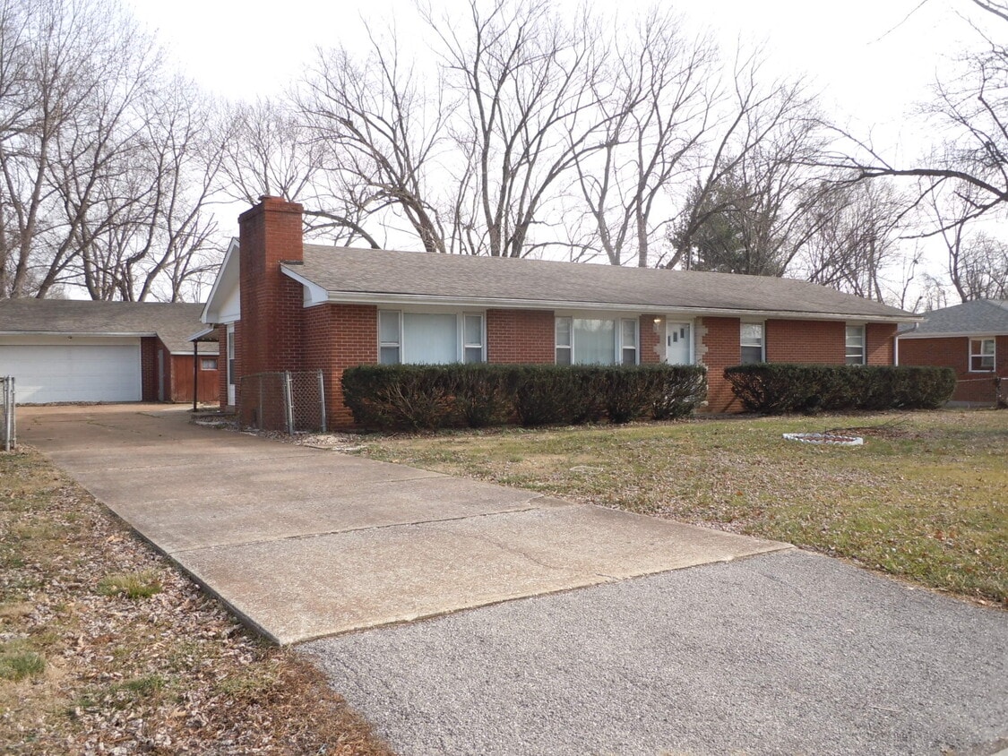 1302 Eileen Ave, Collinsville, IL 62234 House Rental in Collinsville