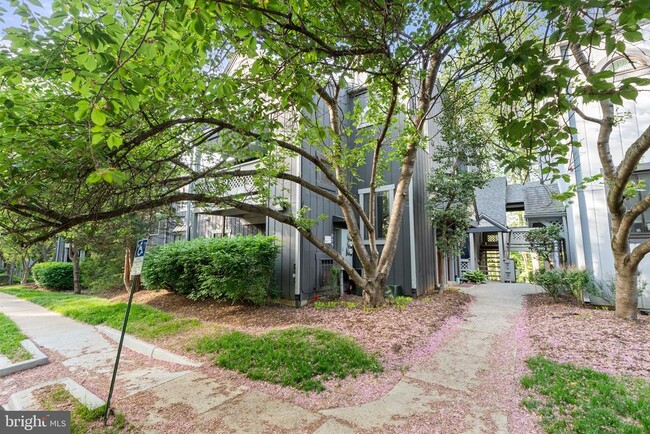 Building Photo - 33 Windbrooke Cir