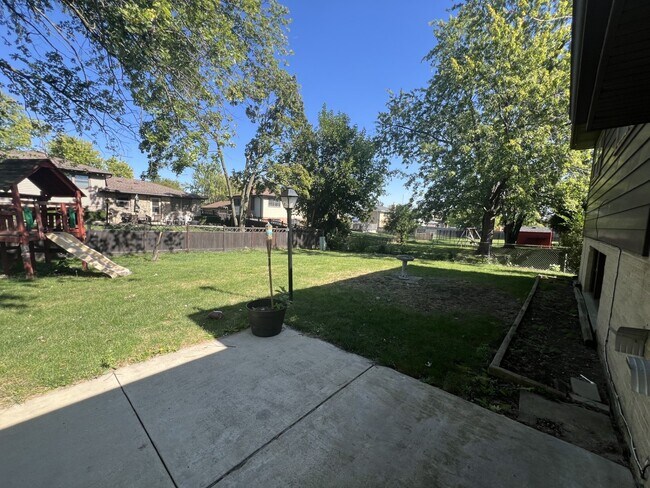 Foto del edificio - 1214 Iroquois Ln