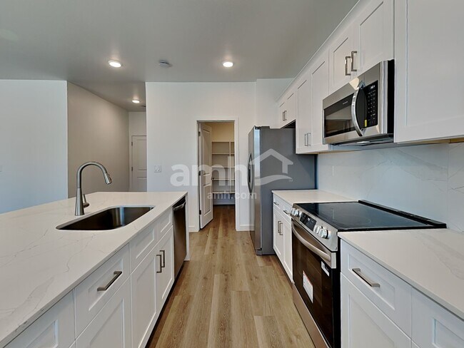 Building Photo - 4531 S 97th Dr