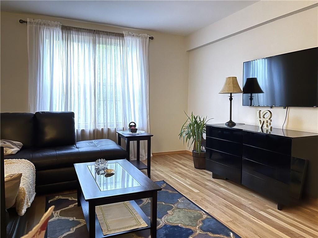 Foto principal - 3203 Nostrand Ave