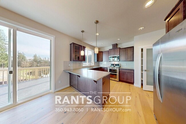 Building Photo - 4 br, 2.5 bath House - 642 Rayla ST SE