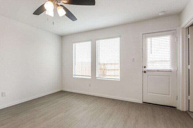 Foto del edificio - 3724 Axis Hl St