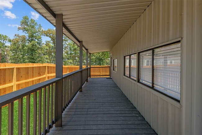 Building Photo - 10880 Sleepy Hollow Rd