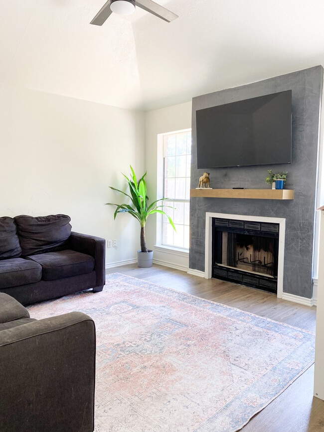 Family room - 4803 Brompton Ln