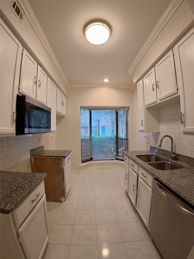 Building Photo - 12550 Piping Rock Dr