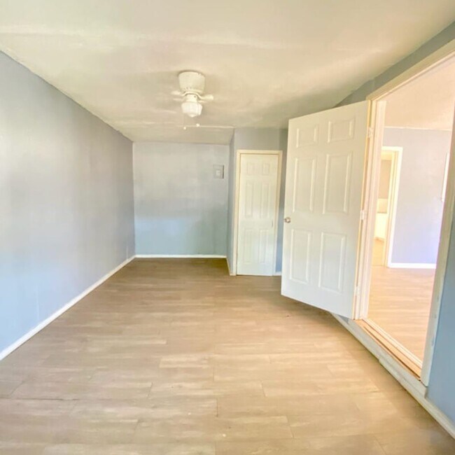 Foto del edificio - $0 First Month's Rent / $0 Deposit at Move-in