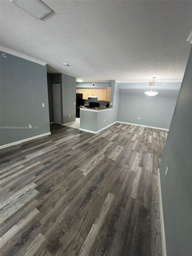 Building Photo - 2427 Centergate Dr